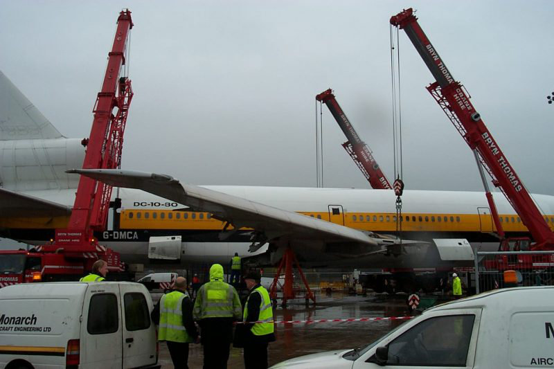 DC10 Areoplane being Scrapped by Bryn Thomas Cranes
